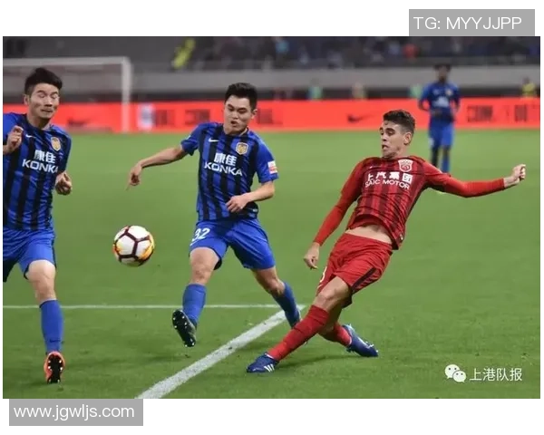 上海足球队以86分领跑冠军赛积分榜展现强劲实力与团队合作精神